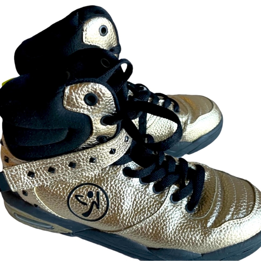 Beautiful Zumba shoes size 8 woman!